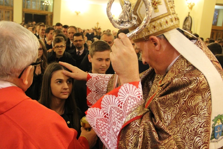 Bierzmowanie w parafii Krzyża św. w Dębicy