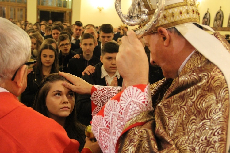 Bierzmowanie w parafii Krzyża św. w Dębicy