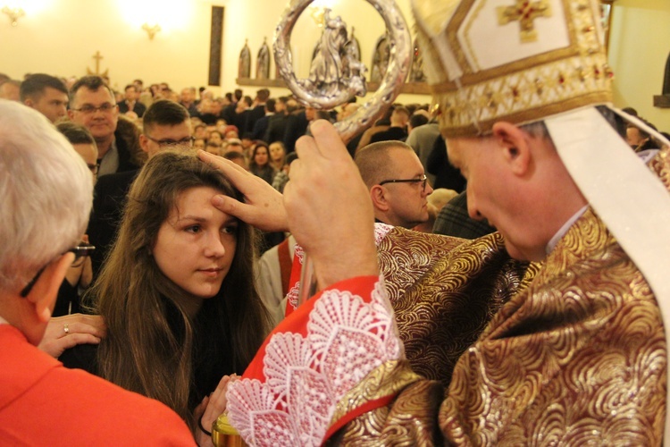 Bierzmowanie w parafii Krzyża św. w Dębicy