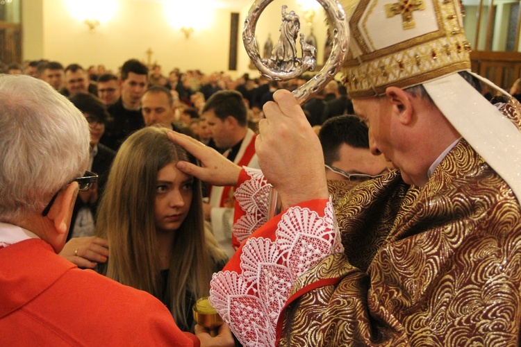 Bierzmowanie w parafii Krzyża św. w Dębicy