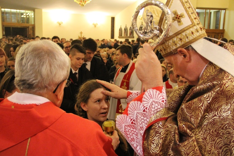 Bierzmowanie w parafii Krzyża św. w Dębicy