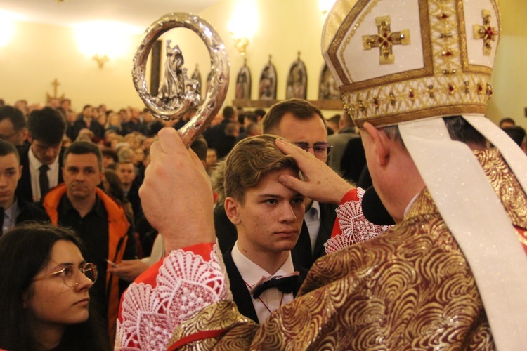 Bierzmowanie w parafii Krzyża św. w Dębicy