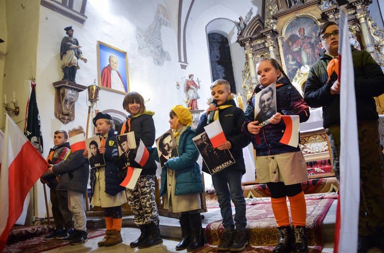 W Doboszowicach harcerze i zuchy uczcili Żołnierzy Wyklętych