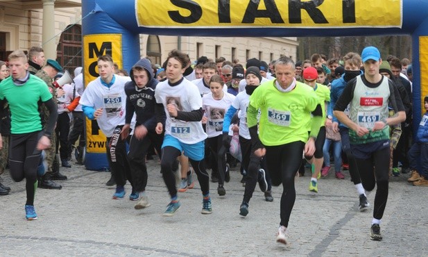 Prawie 600 osób wystartowało w tegorocznej edycji biegu Tropem Wilczym w Żywcu