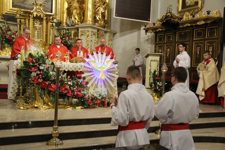 Bierzmowanie w bocheńskiej bazylice - I Msza św.