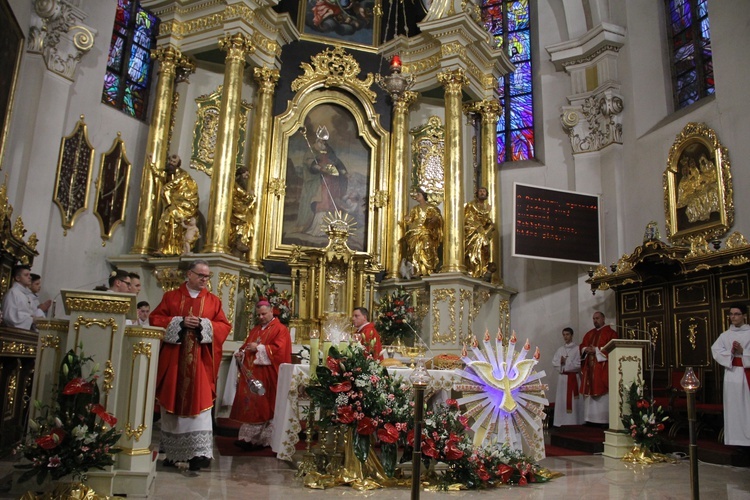 Bierzmowanie w bocheńskiej bazylice - I Msza św.