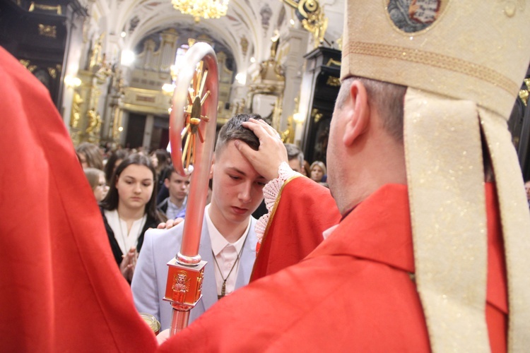 Bierzmowanie w bocheńskiej bazylice - I Msza św.