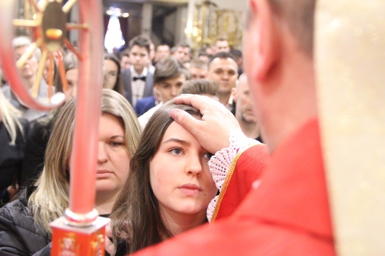 Bierzmowanie w bocheńskiej bazylice - I Msza św.