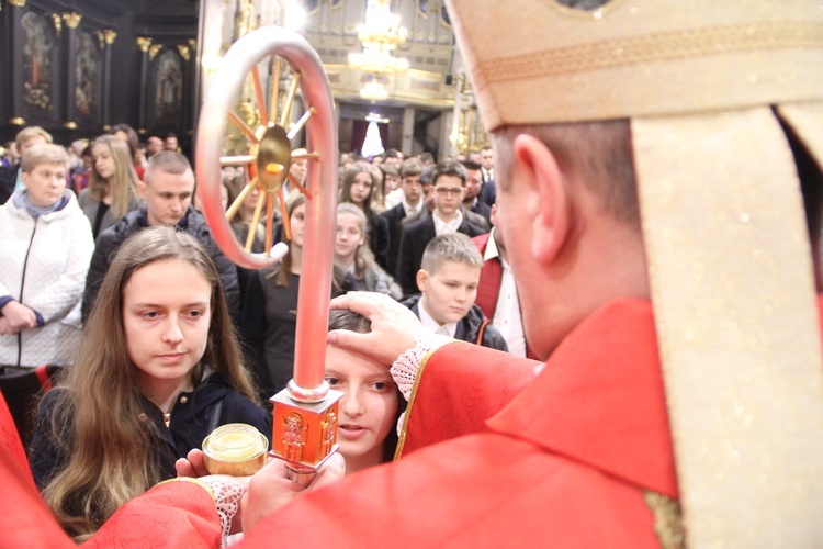 Bierzmowanie w bocheńskiej bazylice - I Msza św.