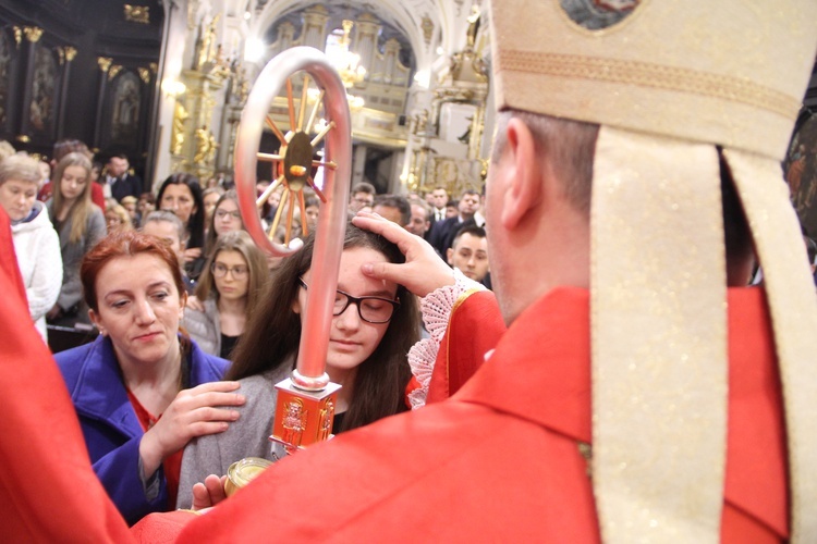 Bierzmowanie w bocheńskiej bazylice - I Msza św.