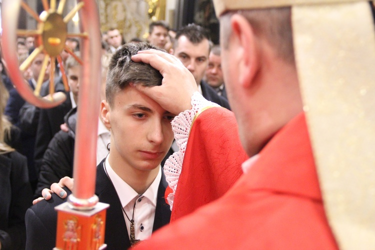 Bierzmowanie w bocheńskiej bazylice - I Msza św.