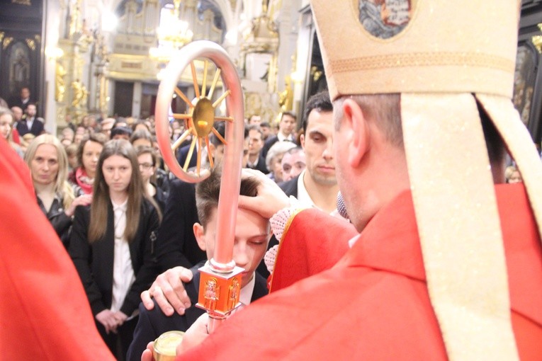 Bierzmowanie w bocheńskiej bazylice - I Msza św.