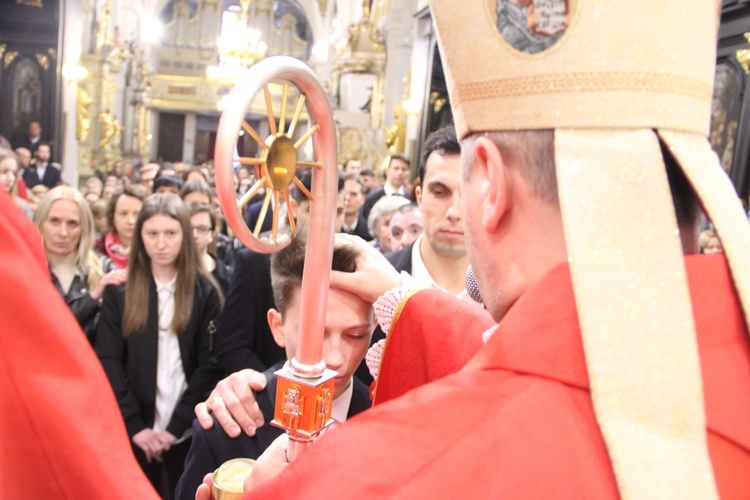 Bierzmowanie w bocheńskiej bazylice - I Msza św.