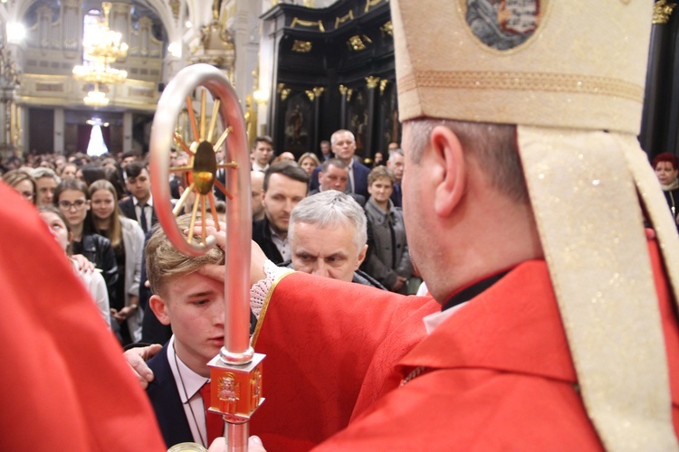 Bierzmowanie w bocheńskiej bazylice - I Msza św.