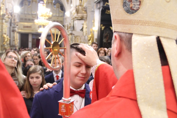 Bierzmowanie w bocheńskiej bazylice - I Msza św.