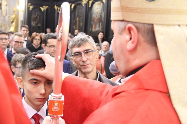 Bierzmowanie w bocheńskiej bazylice - I Msza św.