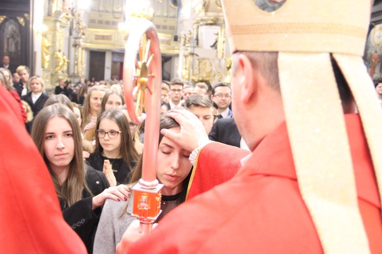 Bierzmowanie w bocheńskiej bazylice - I Msza św.