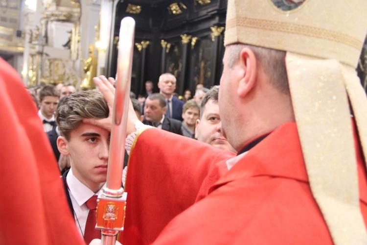 Bierzmowanie w bocheńskiej bazylice - I Msza św.