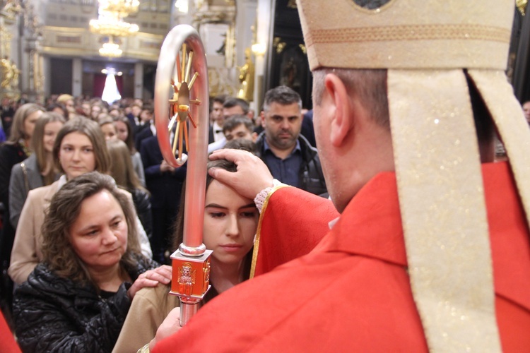 Bierzmowanie w bocheńskiej bazylice - I Msza św.