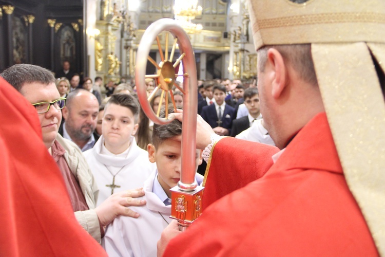 Bierzmowanie w bocheńskiej bazylice - I Msza św.