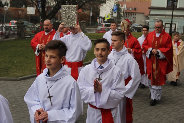 Bierzmowanie w bocheńskiej bazylice - I Msza św.