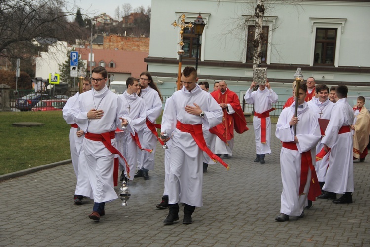 Bierzmowanie w bocheńskiej bazylice - I Msza św.