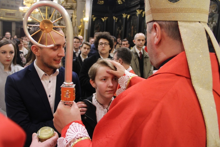 Bierzmowanie w bocheńskiej bazylice - II Msza św. 