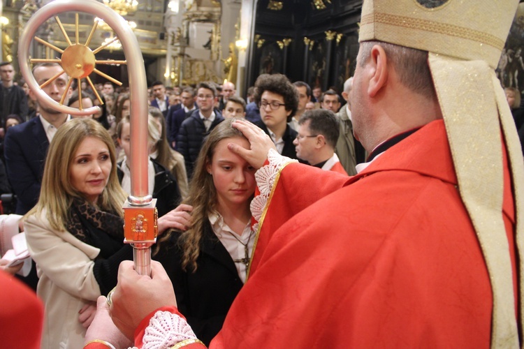 Bierzmowanie w bocheńskiej bazylice - II Msza św. 