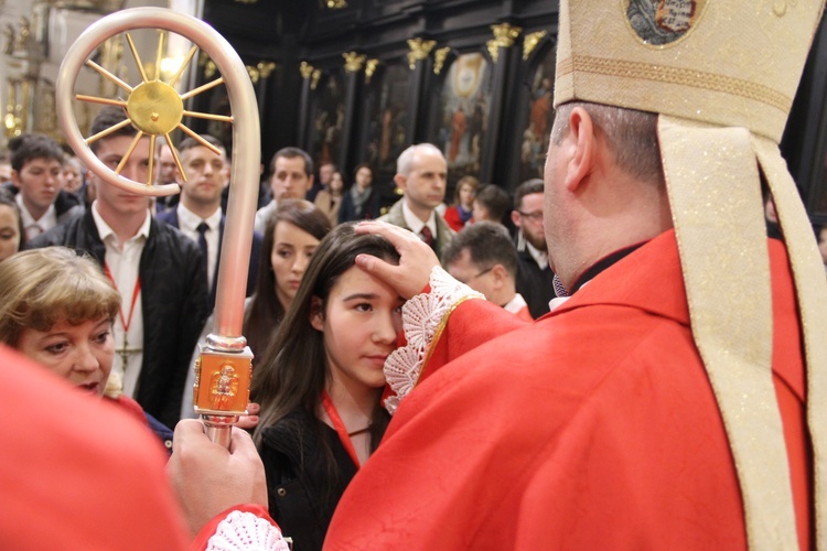 Bierzmowanie w bocheńskiej bazylice - II Msza św. 