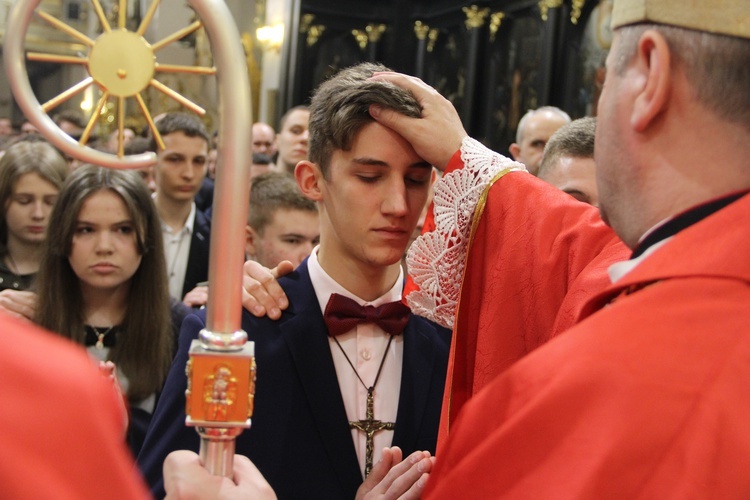 Bierzmowanie w bocheńskiej bazylice - II Msza św. 