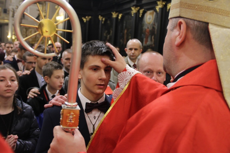 Bierzmowanie w bocheńskiej bazylice - II Msza św. 