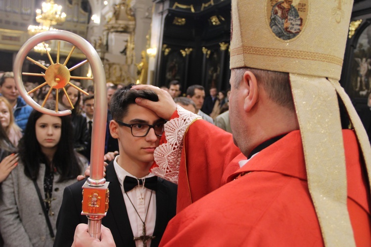 Bierzmowanie w bocheńskiej bazylice - II Msza św. 