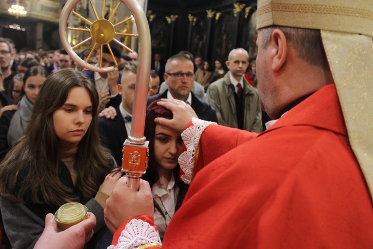 Bierzmowanie w bocheńskiej bazylice - II Msza św. 