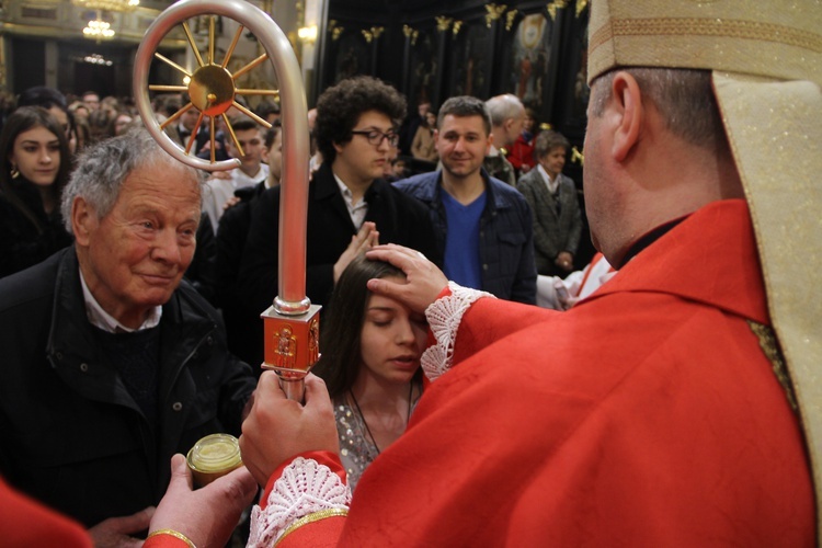 Bierzmowanie w bocheńskiej bazylice - II Msza św. 