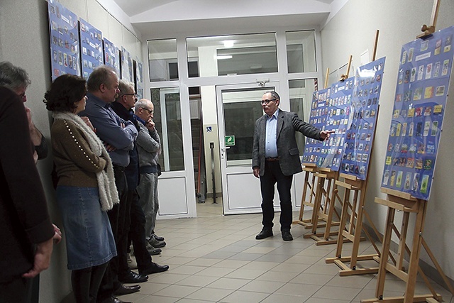 ▲	Jeden z najbardziej oryginalnych zbieraczy w Polsce był gościem Miejskiej Biblioteki Publicznej.