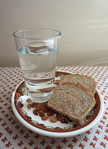▲	Modlitwa i dzień o chlebie i wodzie?