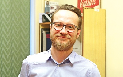 Dr D. Junke pracuje w Instytucie Kulturoznawstwa Uniwersytetu Wrocławskiego.