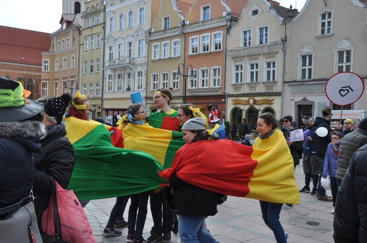 Korowód „Pomoc ma moc” w Opolu