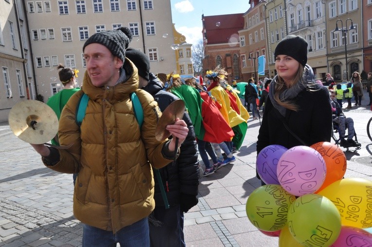 Korowód „Pomoc ma moc” w Opolu