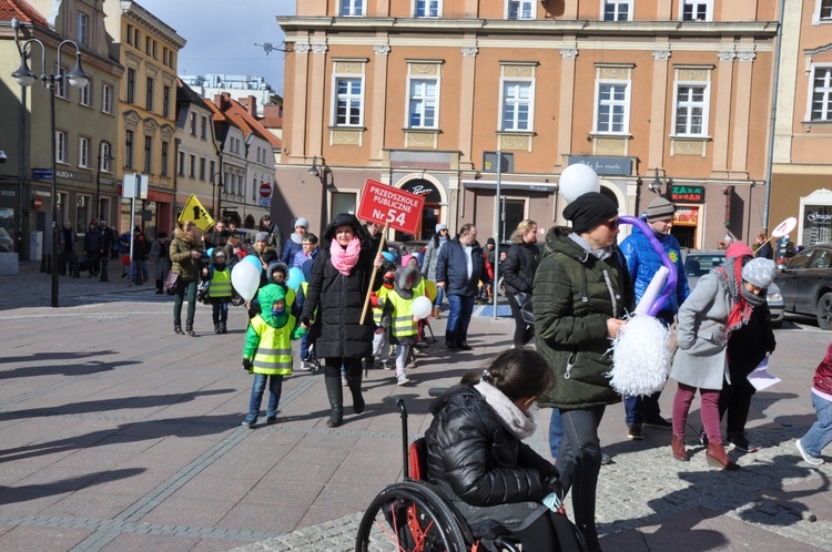 Korowód „Pomoc ma moc” w Opolu