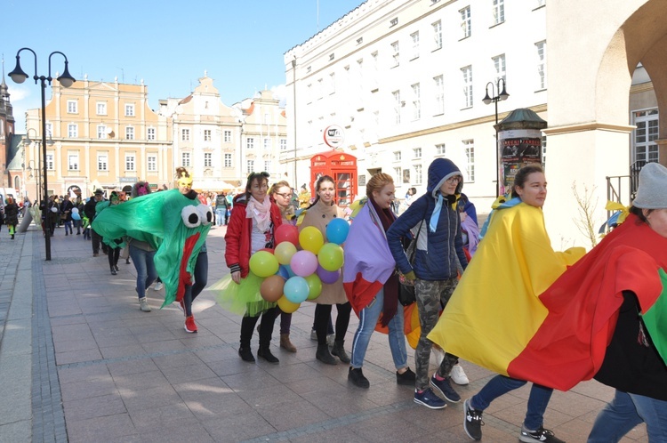 Korowód „Pomoc ma moc” w Opolu