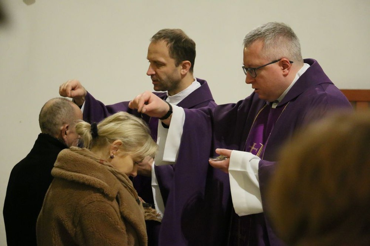 Środa Popielcowa w parafii św. Stanisława w Lubinie