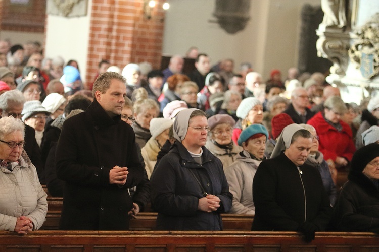 Popsypanie głów popiołem w Katedrze Legnickiej