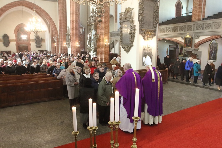 Popsypanie głów popiołem w Katedrze Legnickiej