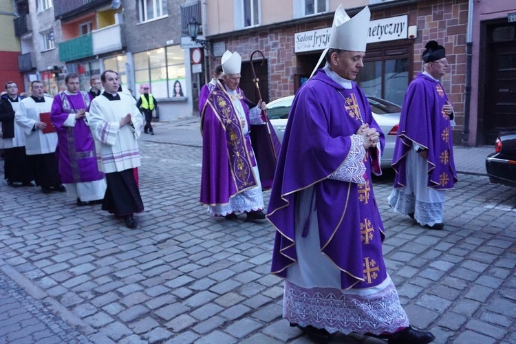 Już po raz kolejny w diecezji świdnickiej Wielki Post rozpoczął się od procesji pokutnej