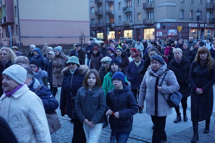 Wielki post rozpoczął się w Świdnicy od procesji pokutnej