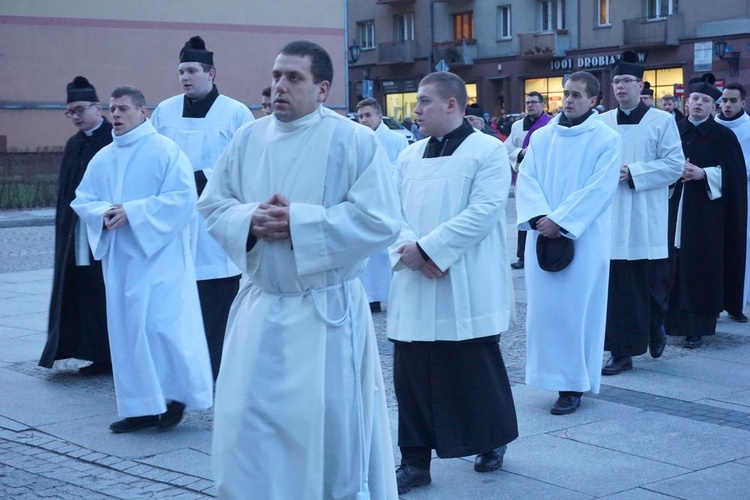 Wielki post rozpoczął się w Świdnicy od procesji pokutnej