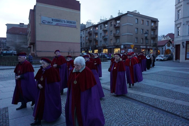 Wielki post rozpoczął się w Świdnicy od procesji pokutnej