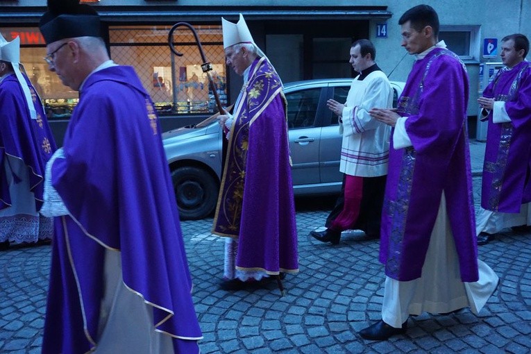 Wielki post rozpoczął się w Świdnicy od procesji pokutnej