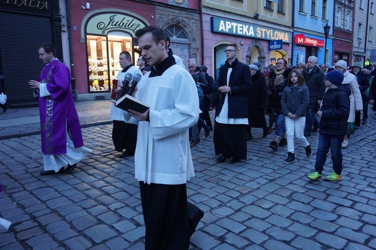 Wielki post rozpoczął się w Świdnicy od procesji pokutnej